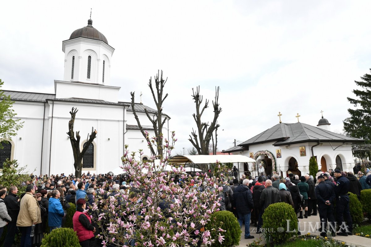 Pelerinaj la izvorul tămăduitor al Mănăstirii Ghighiu 251798