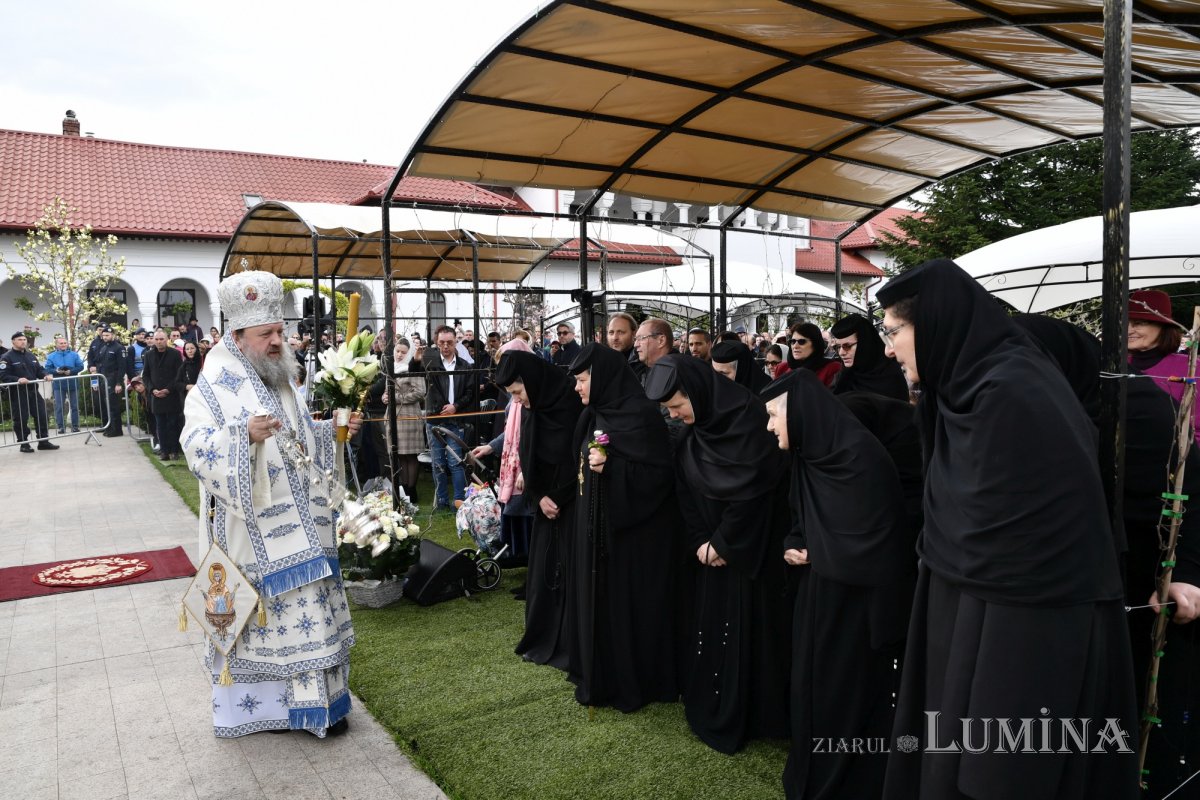Pelerinaj la izvorul tămăduitor al Mănăstirii Ghighiu 251805