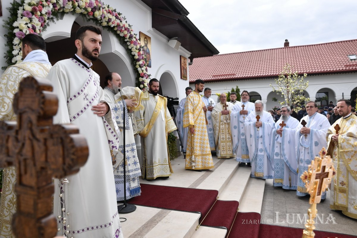 Pelerinaj la izvorul tămăduitor al Mănăstirii Ghighiu 251809