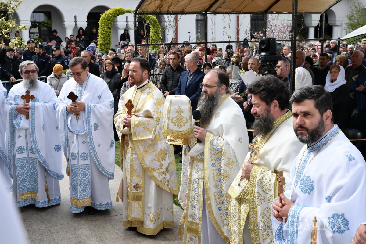 Pelerinaj la izvorul tămăduitor al Mănăstirii Ghighiu 251811