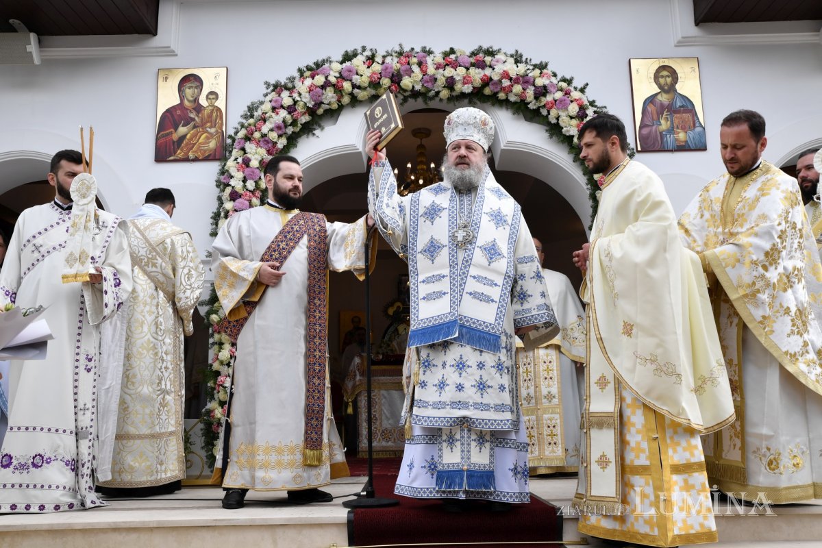 Pelerinaj la izvorul tămăduitor al Mănăstirii Ghighiu 251813