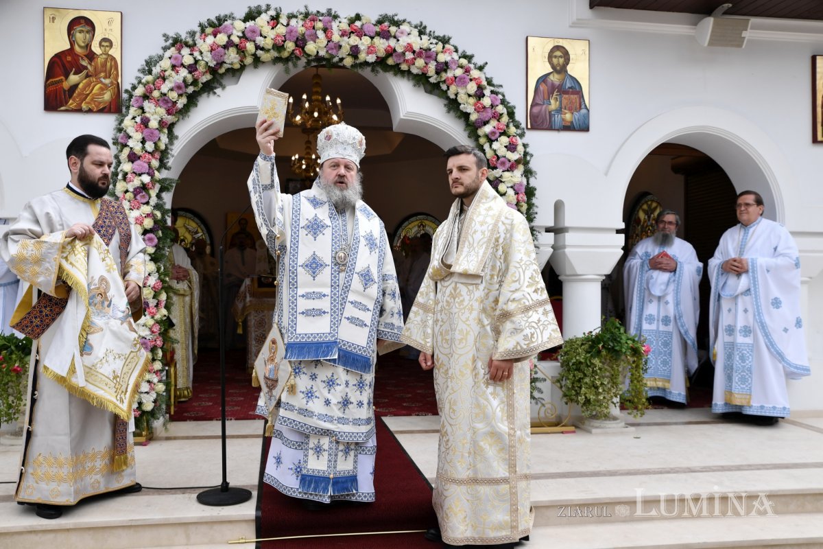 Pelerinaj la izvorul tămăduitor al Mănăstirii Ghighiu 251815