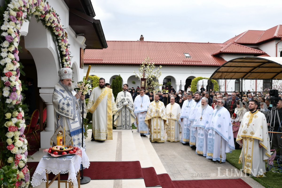 Pelerinaj la izvorul tămăduitor al Mănăstirii Ghighiu 251816
