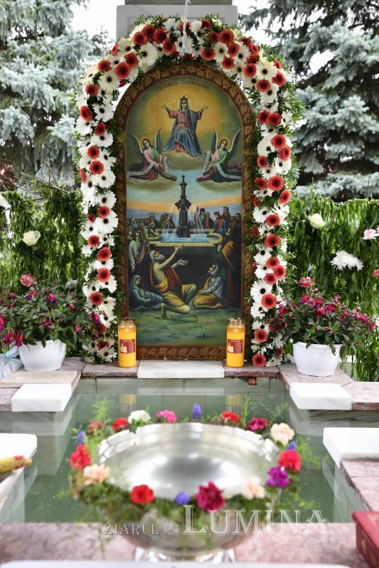 Pelerinaj la izvorul tămăduitor al Mănăstirii Ghighiu 251817