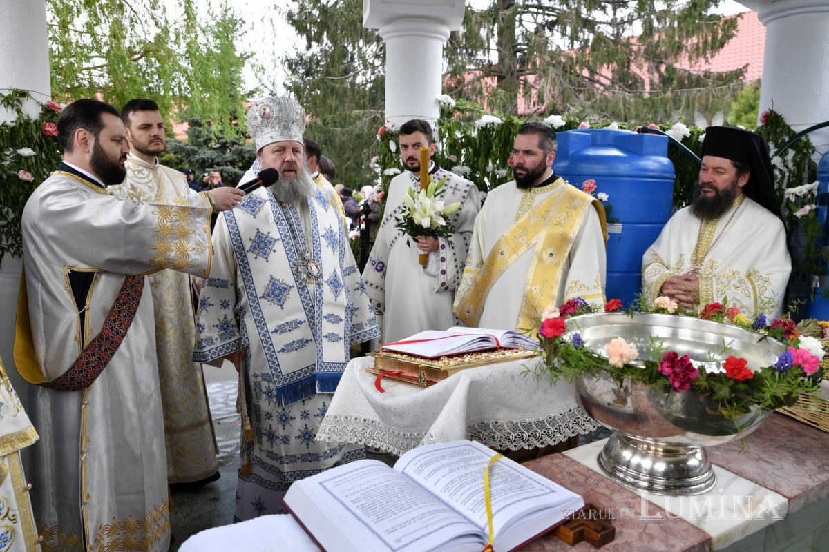 Pelerinaj la izvorul tămăduitor al Mănăstirii Ghighiu 251818