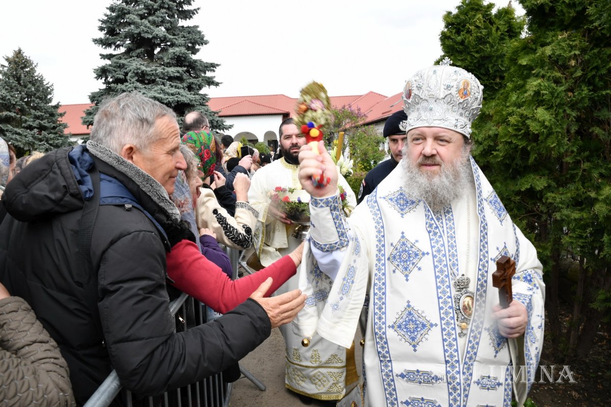 Pelerinaj la izvorul tămăduitor al Mănăstirii Ghighiu 251820