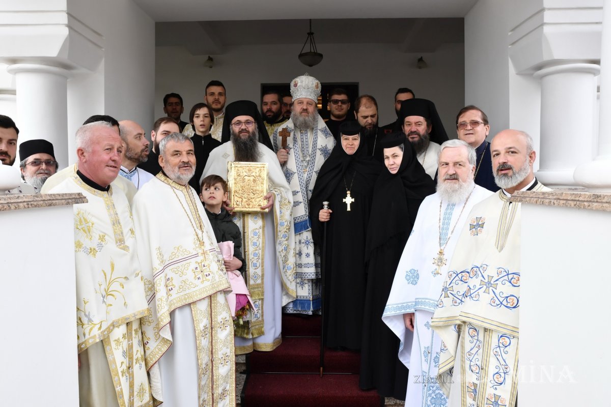 Pelerinaj la izvorul tămăduitor al Mănăstirii Ghighiu 251823