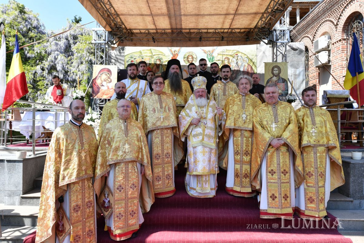 Înnoire la Biserica Domnească din București 252523