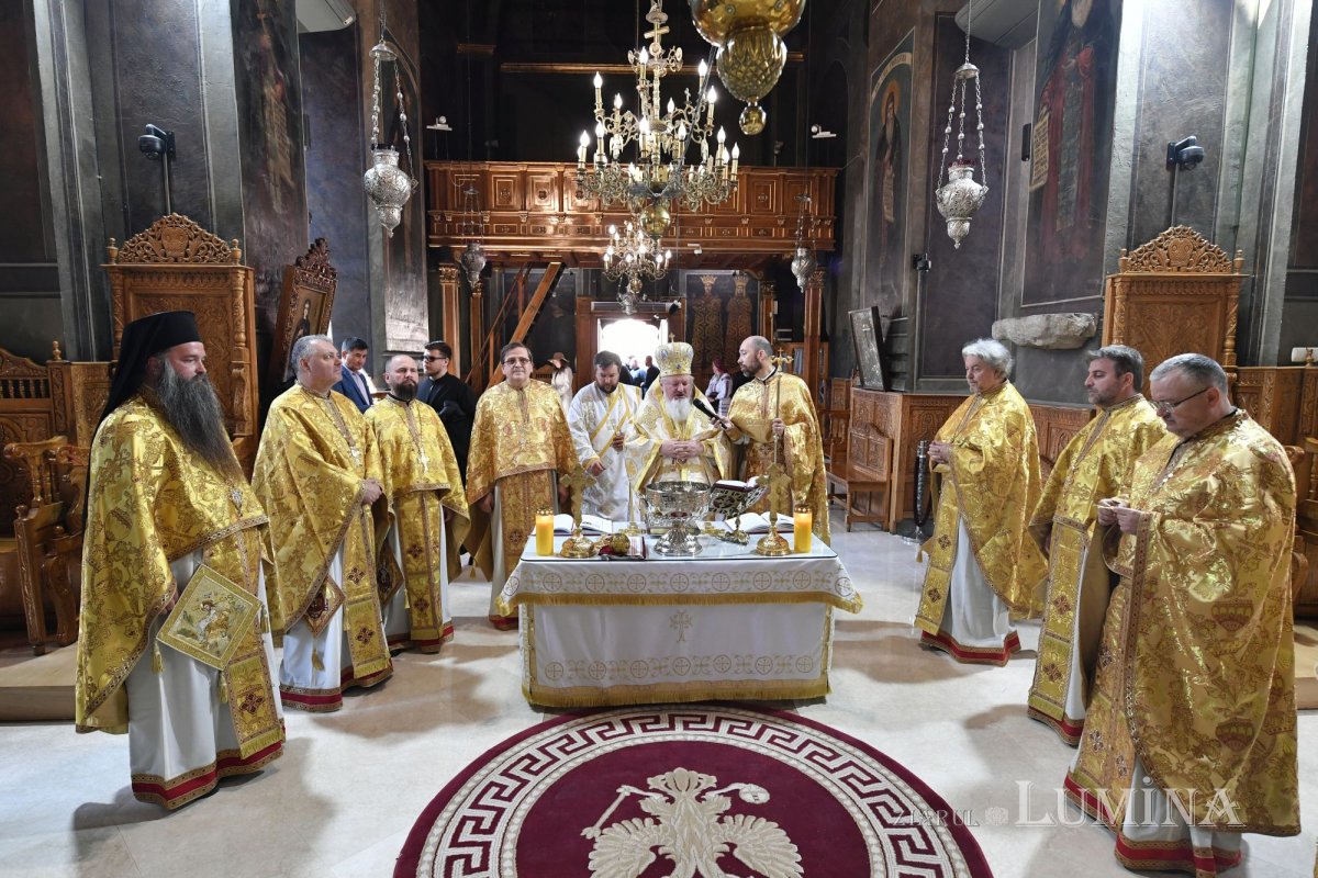 Înnoire la Biserica Domnească din București 252524