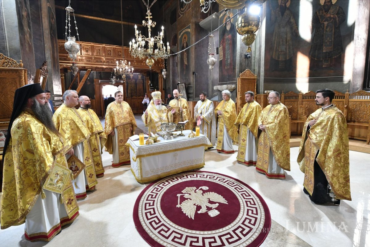 Înnoire la Biserica Domnească din București 252525