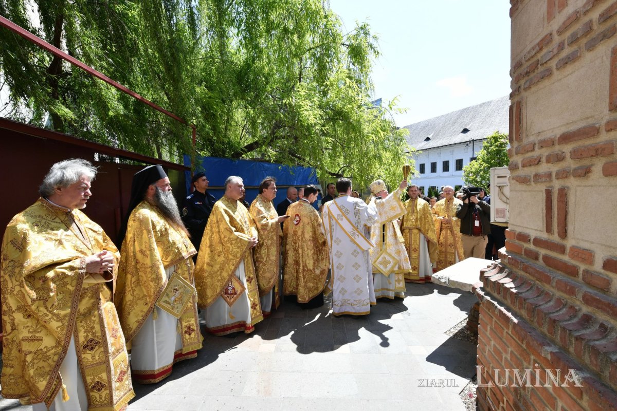 Înnoire la Biserica Domnească din București 252528
