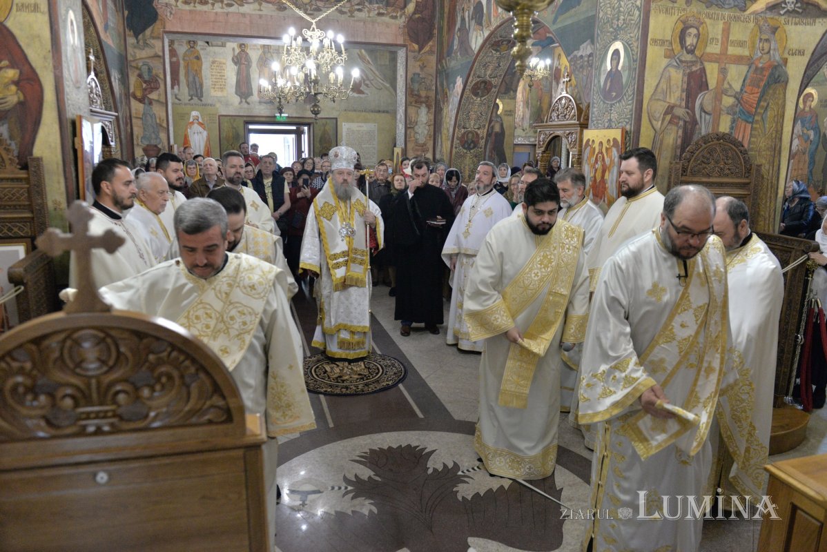 Comuniune în cântare liturgică la o parohie din Capitală 252710