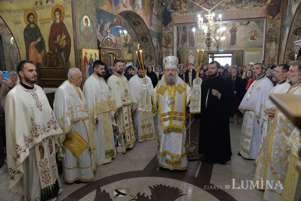 Comuniune în cântare liturgică la o parohie din Capitală 252714