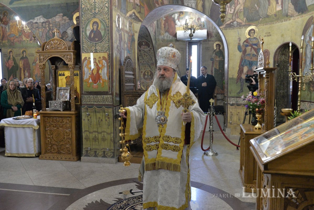 Comuniune în cântare liturgică la o parohie din Capitală 252724