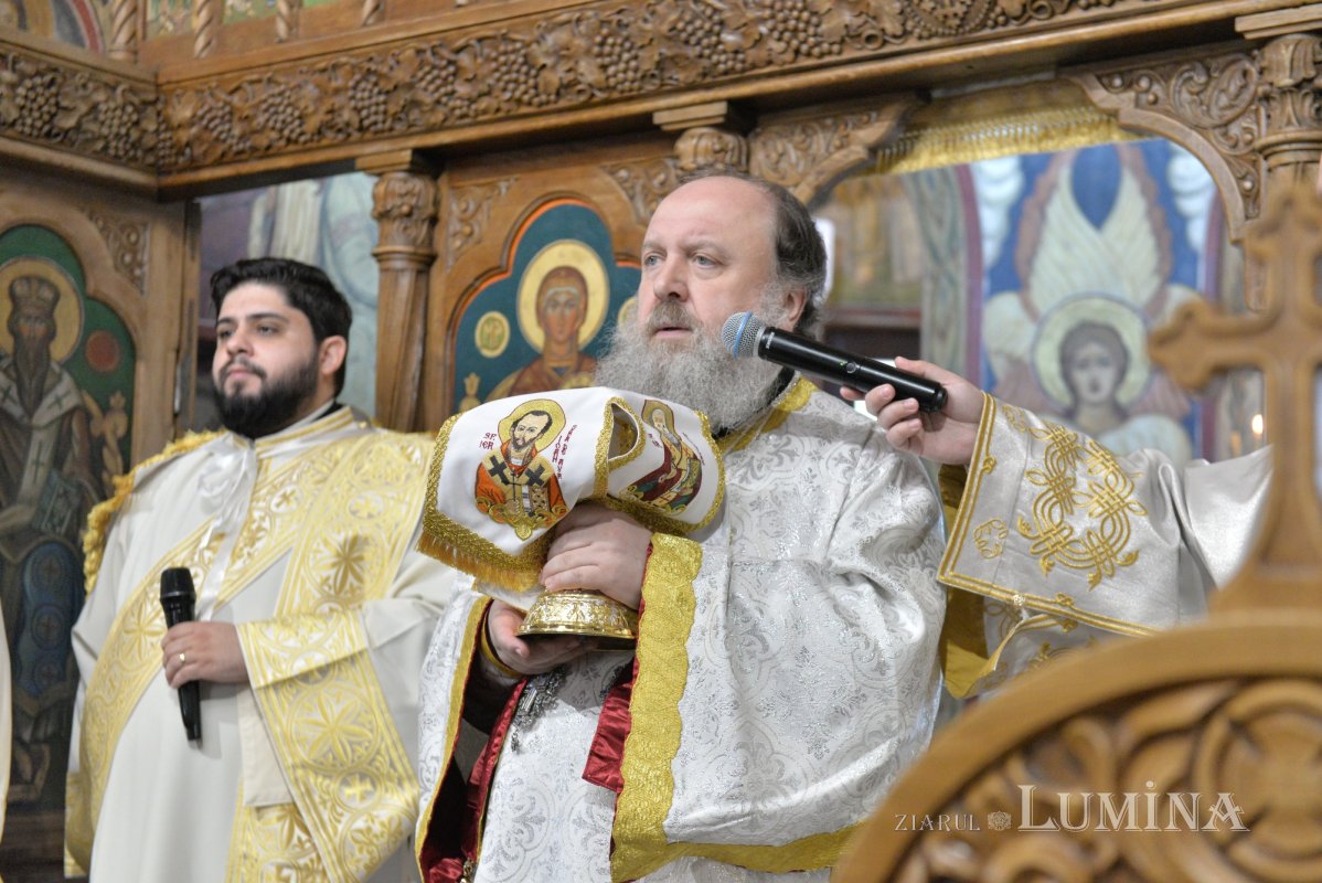Comuniune în cântare liturgică la o parohie din Capitală 252725