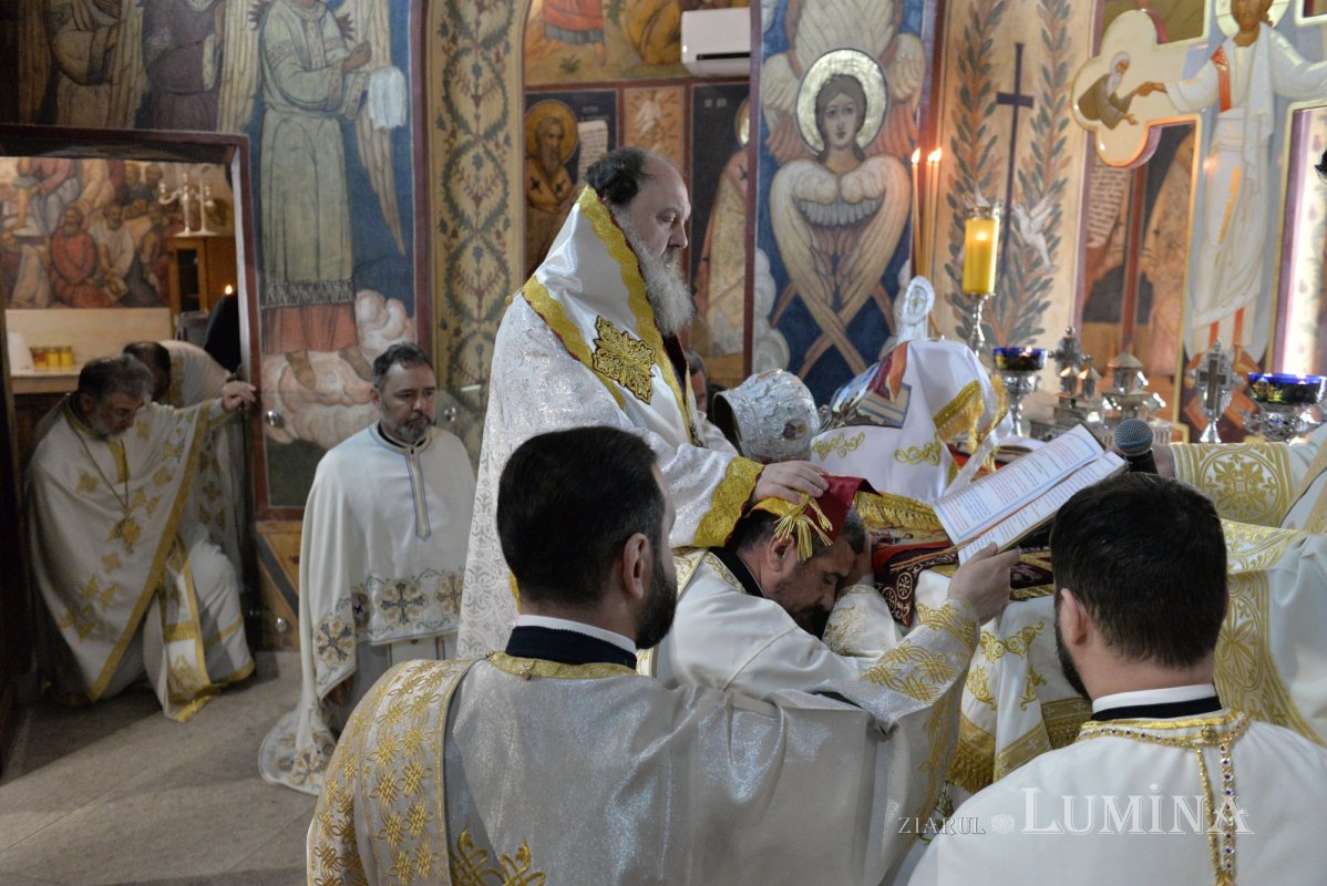 Comuniune în cântare liturgică la o parohie din Capitală 252728