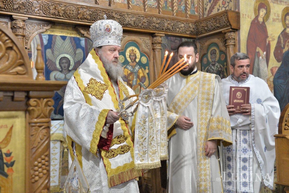 Comuniune în cântare liturgică la o parohie din Capitală 252731