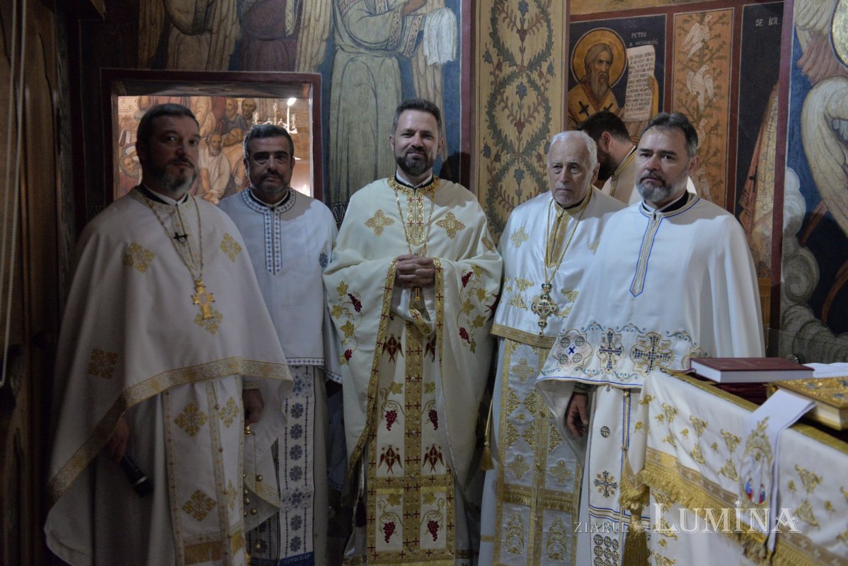 Comuniune în cântare liturgică la o parohie din Capitală 252734