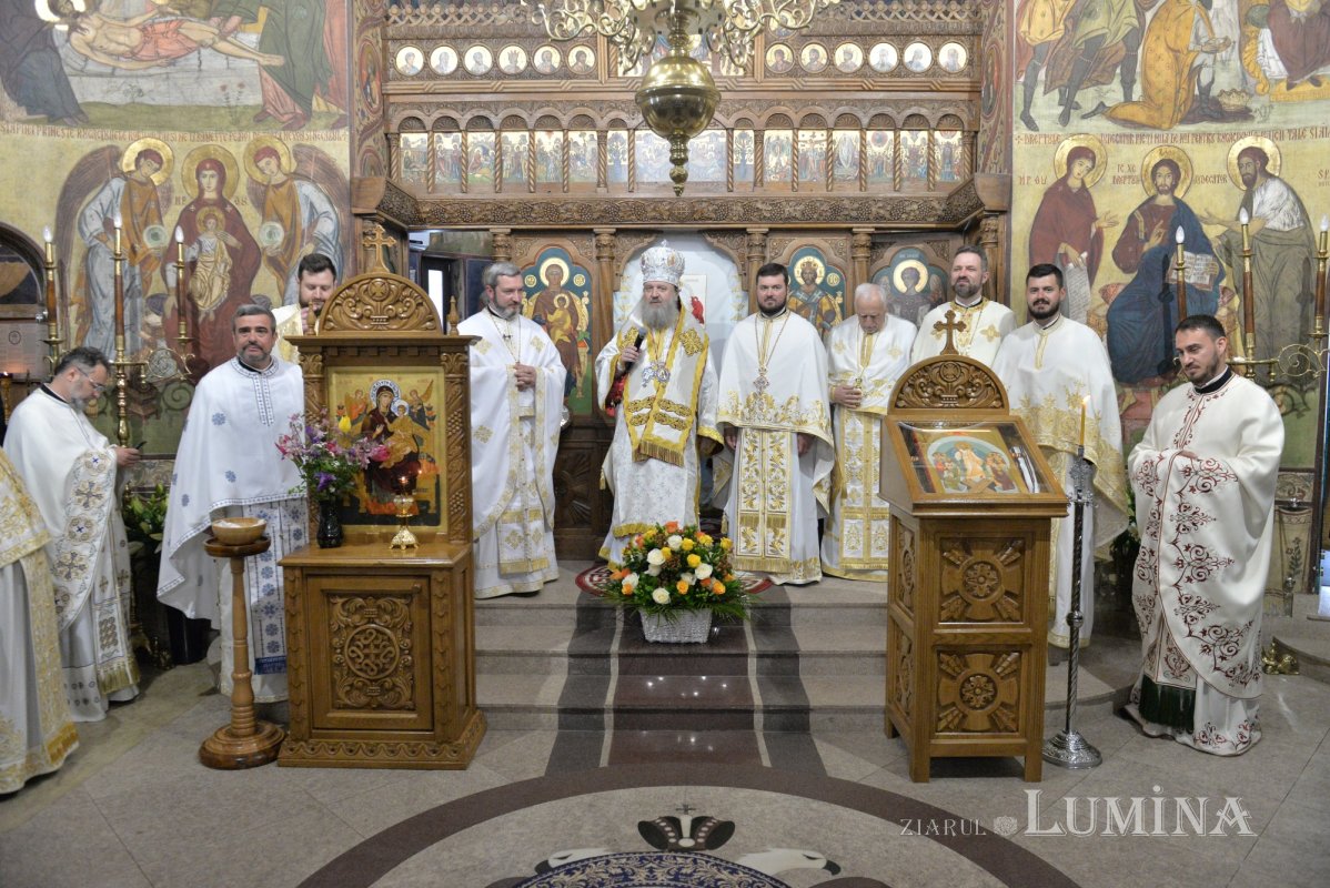 Comuniune în cântare liturgică la o parohie din Capitală 252739