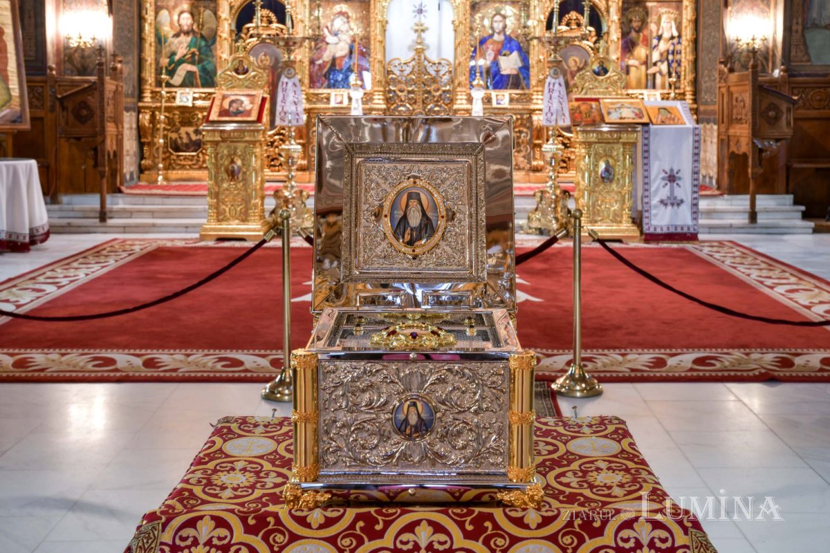Racla cu moaștele Sfântului Irodion de la Lainici adusă la Catedrala Patriarhală 252874