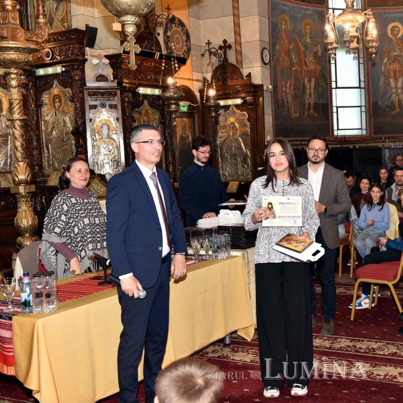 Premierea elevilor din București olimpici la Religie 253751