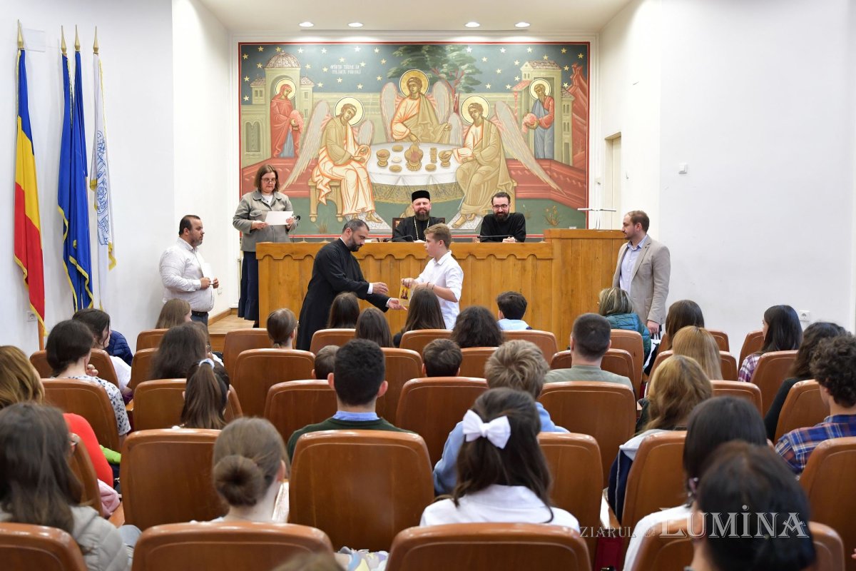 Premierea elevilor din București olimpici la Religie 253771