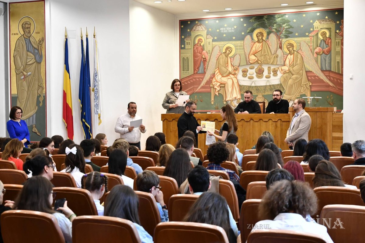 Premierea elevilor din București olimpici la Religie 253773