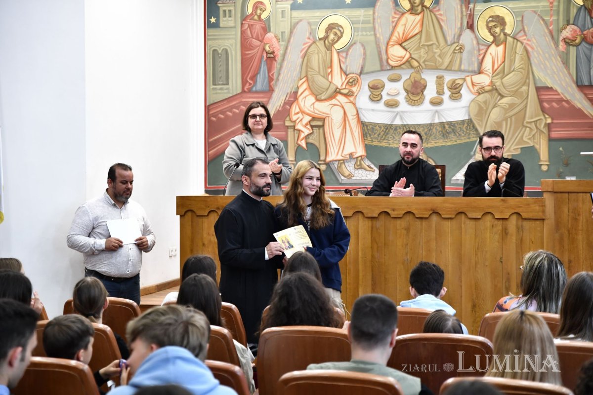 Premierea elevilor din București olimpici la Religie 253776