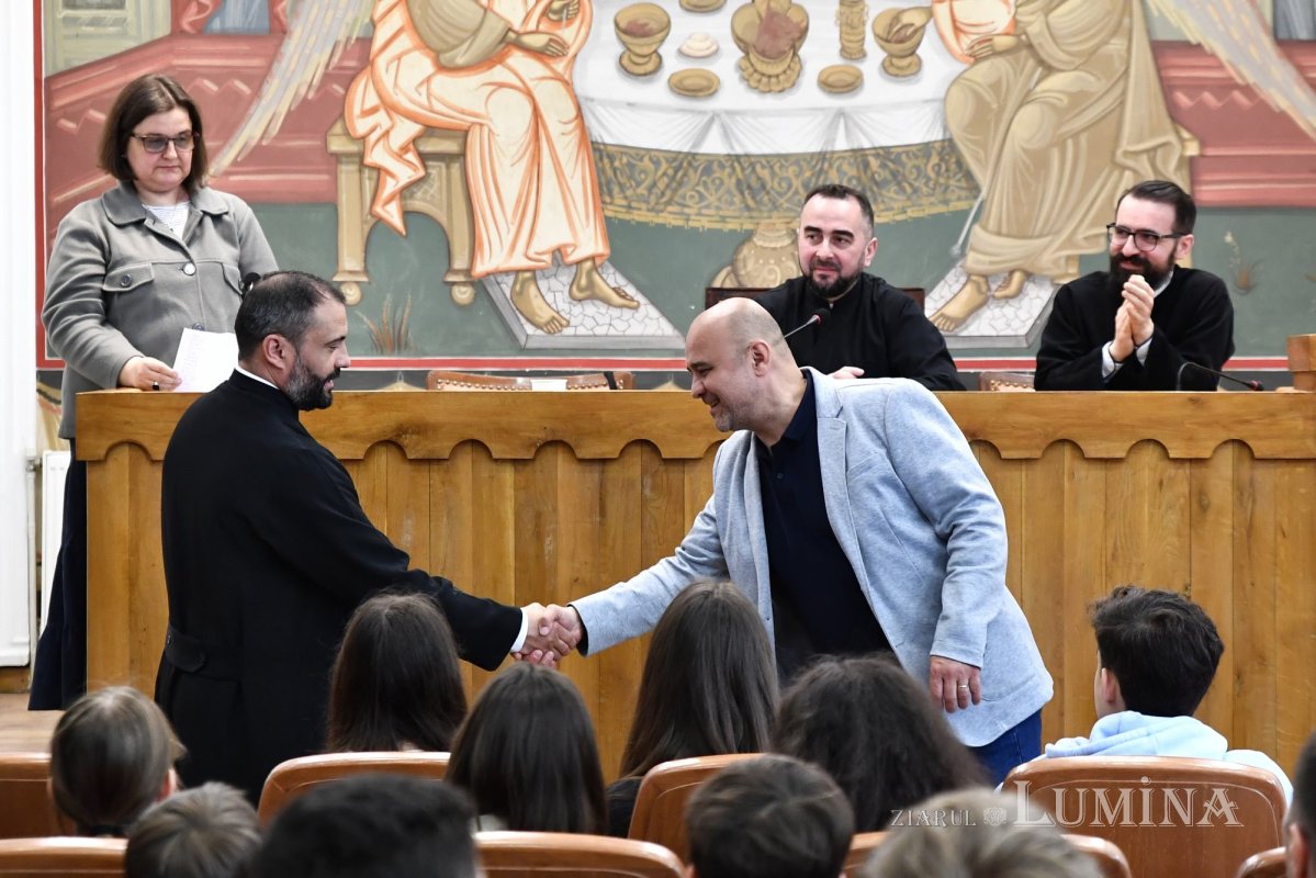 Premierea elevilor din București olimpici la Religie 253778