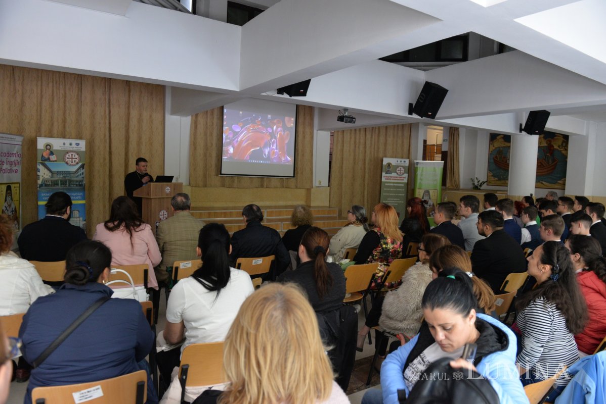 Conferință despre rolul asistentului medical la Seminarul Teologic din București 253877