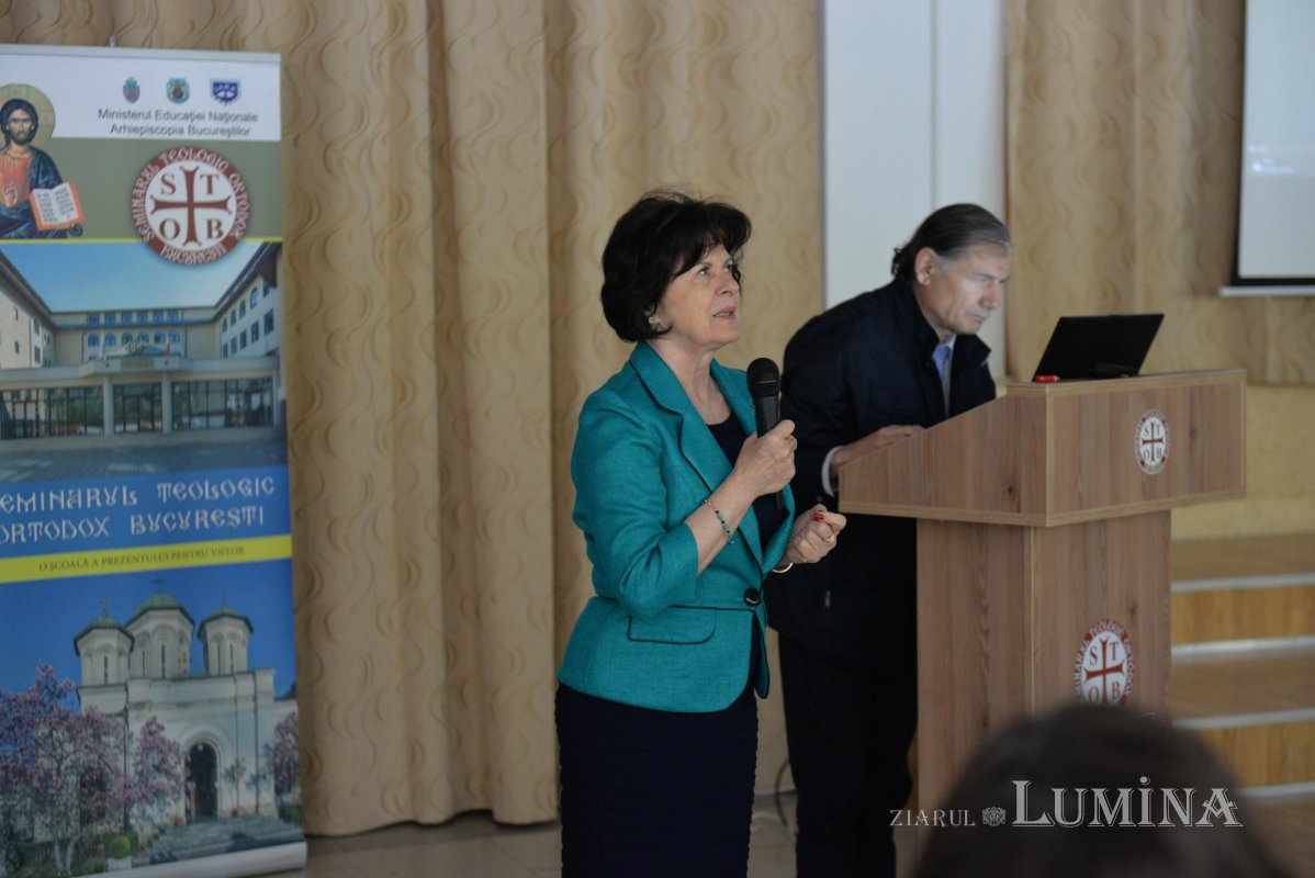 Conferință despre rolul asistentului medical la Seminarul Teologic din București 253886