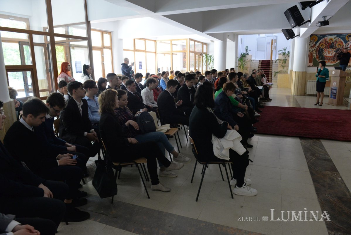 Conferință despre rolul asistentului medical la Seminarul Teologic din București 253892