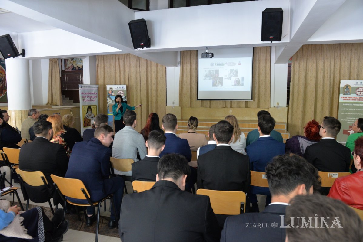 Conferință despre rolul asistentului medical la Seminarul Teologic din București 253893
