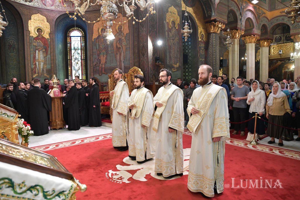 Laudă de seară adusă Sfinților Împărați la Catedrala Patriarhală 254775
