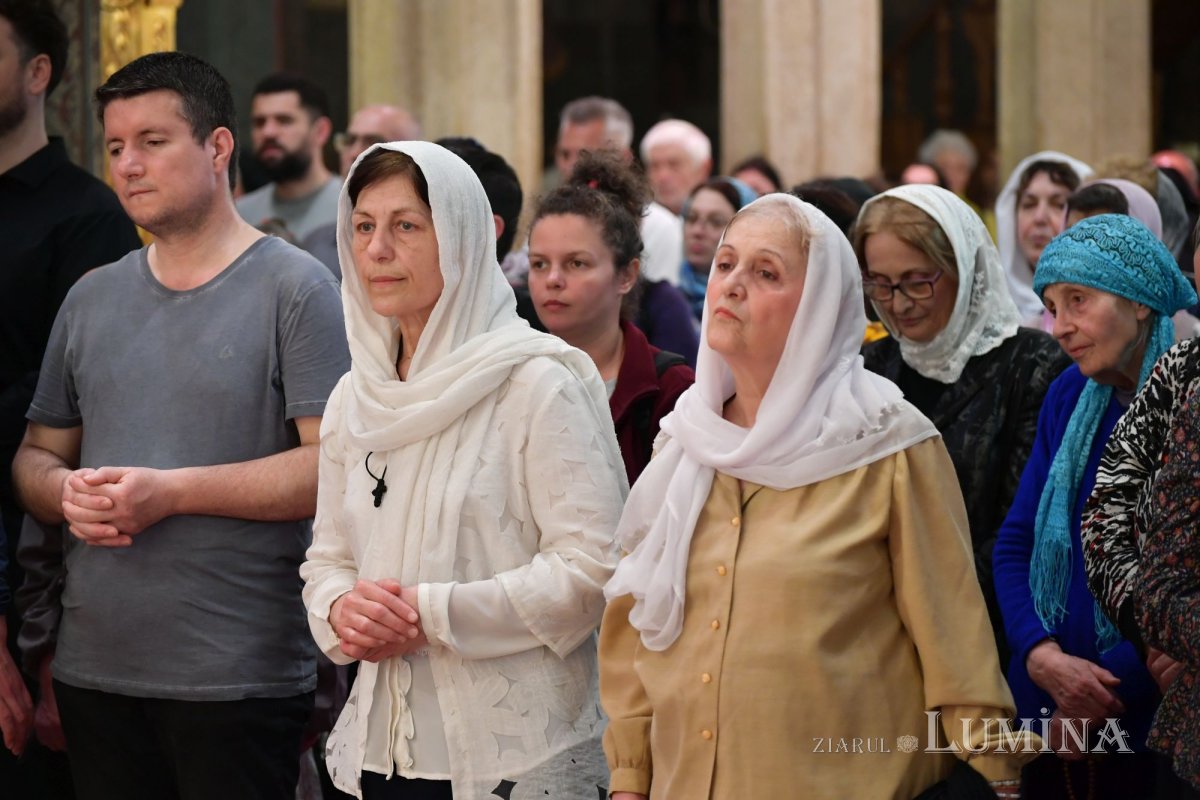 Laudă de seară adusă Sfinților Împărați la Catedrala Patriarhală 254776