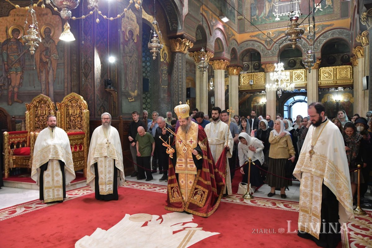 Laudă de seară adusă Sfinților Împărați la Catedrala Patriarhală 254786