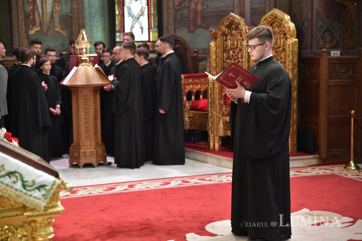 Laudă de seară adusă Sfinților Împărați la Catedrala Patriarhală 254789
