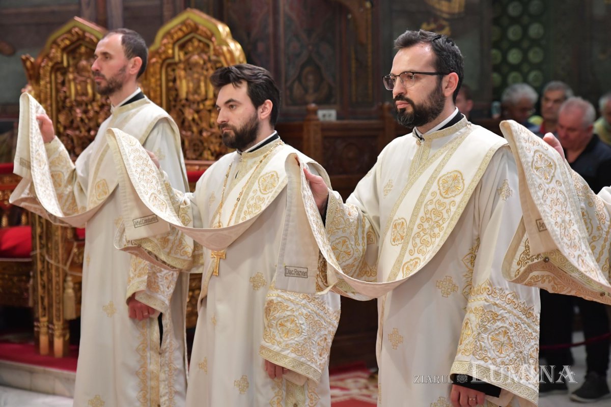 Laudă de seară adusă Sfinților Împărați la Catedrala Patriarhală 254791