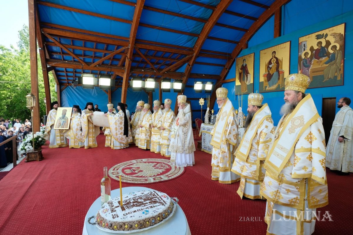 „Eliberatori ai creștinilor persecutați și protectori ai Bisericii” 254812