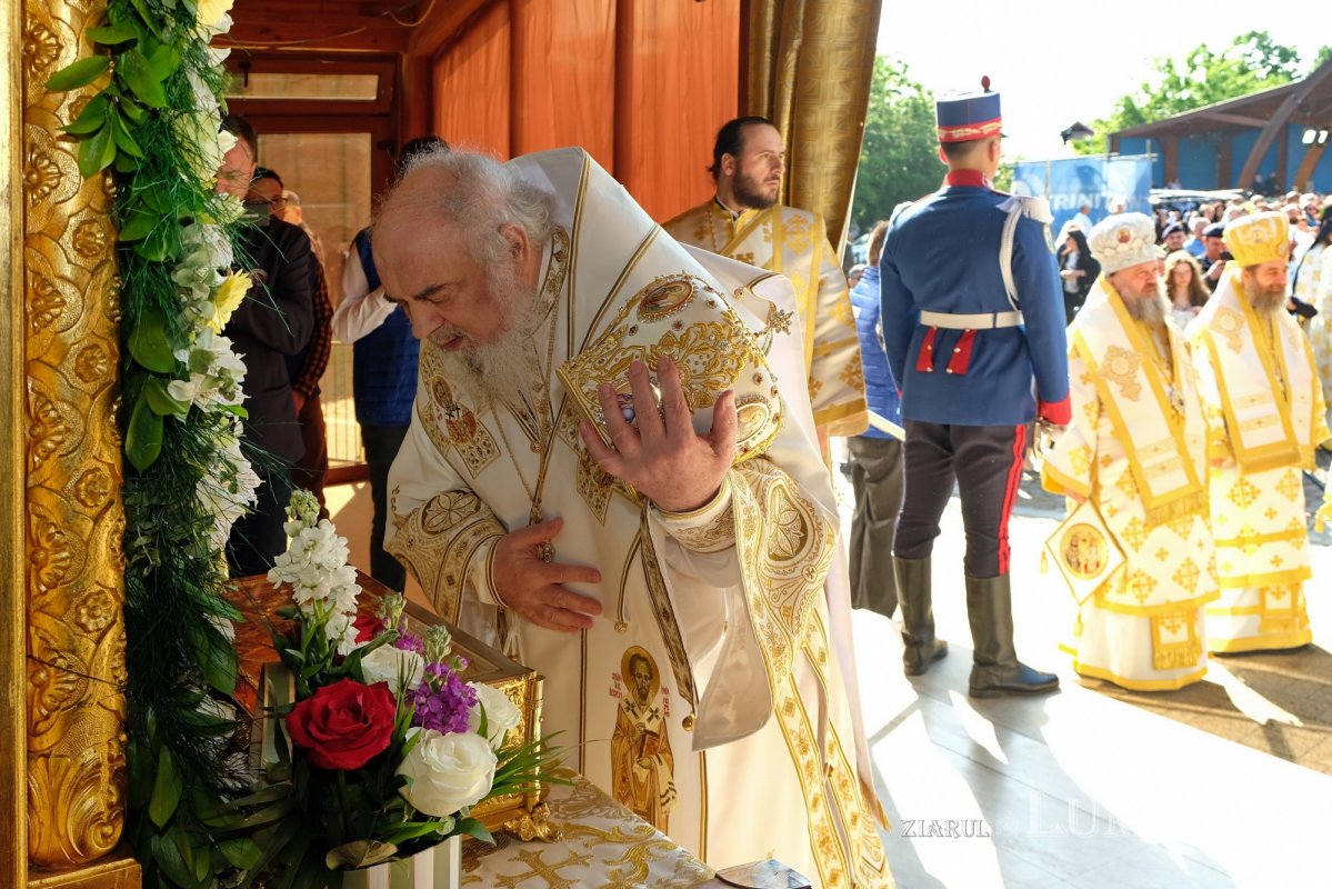 „Eliberatori ai creștinilor persecutați și protectori ai Bisericii” 254826