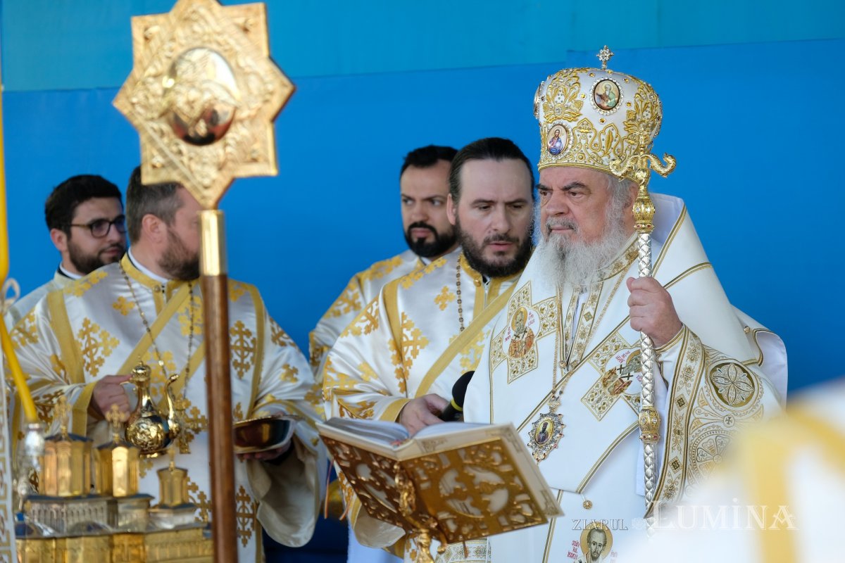 „Eliberatori ai creștinilor persecutați și protectori ai Bisericii” 254830