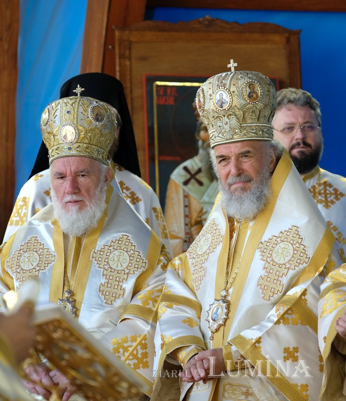 „Eliberatori ai creștinilor persecutați și protectori ai Bisericii” 254834