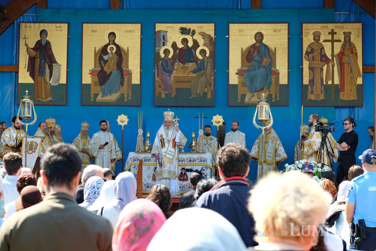 „Eliberatori ai creștinilor persecutați și protectori ai Bisericii” 254856