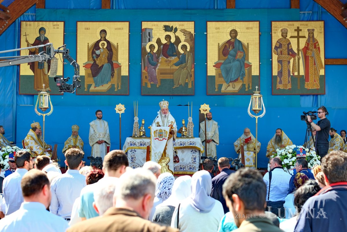 „Eliberatori ai creștinilor persecutați și protectori ai Bisericii” 254858