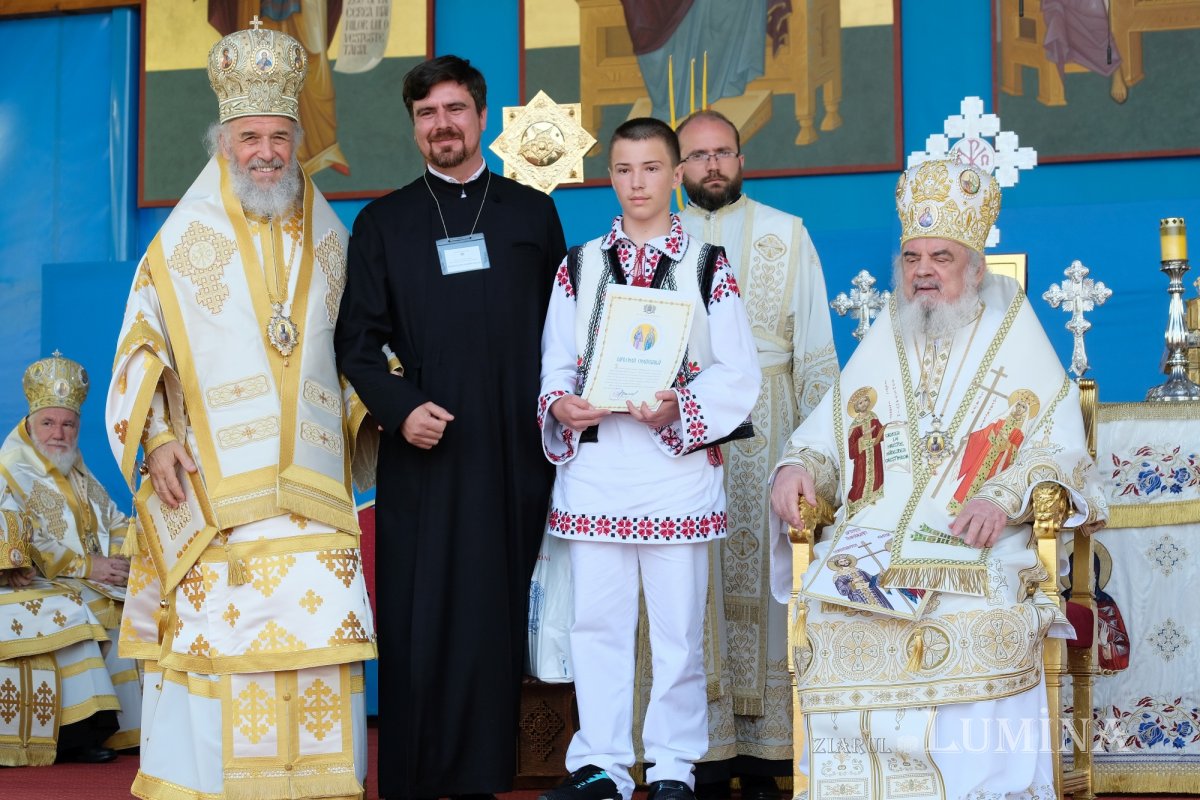 „Eliberatori ai creștinilor persecutați și protectori ai Bisericii” 254873