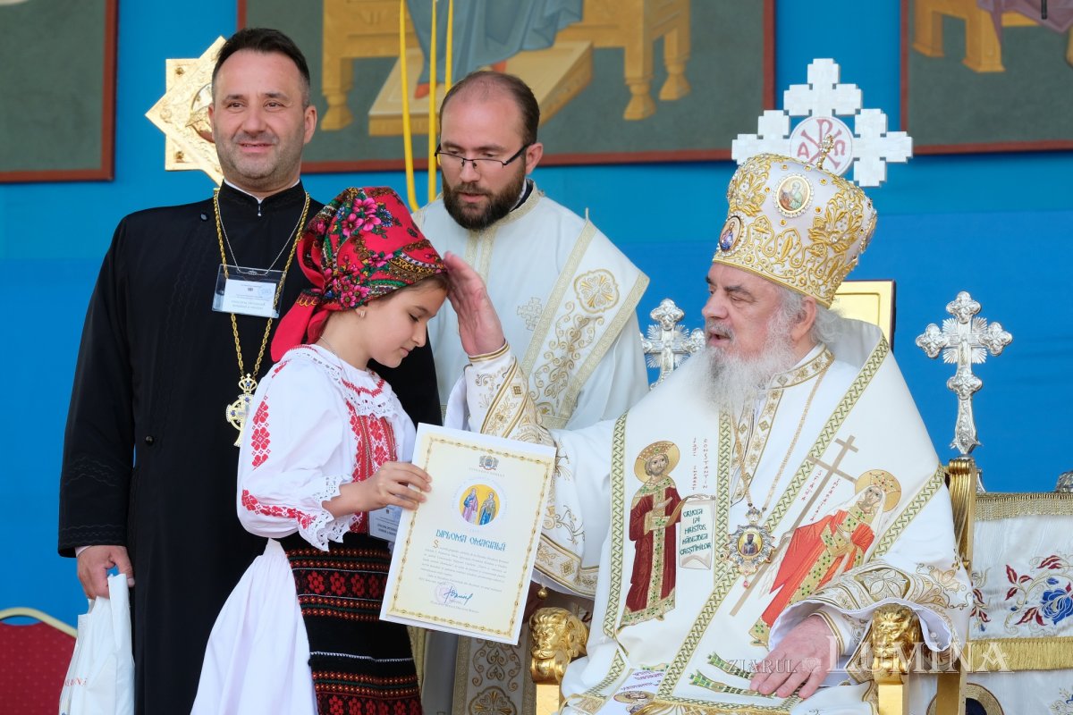 „Eliberatori ai creștinilor persecutați și protectori ai Bisericii” 254876