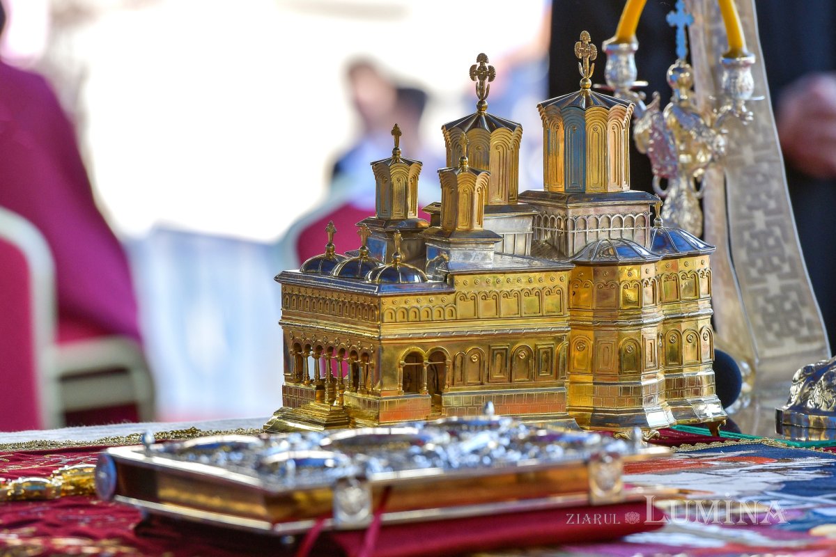 „Eliberatori ai creștinilor persecutați și protectori ai Bisericii” 254881