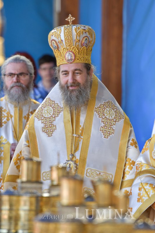 „Eliberatori ai creștinilor persecutați și protectori ai Bisericii” 254900