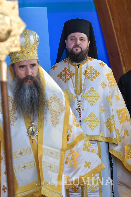 „Eliberatori ai creștinilor persecutați și protectori ai Bisericii” 254909