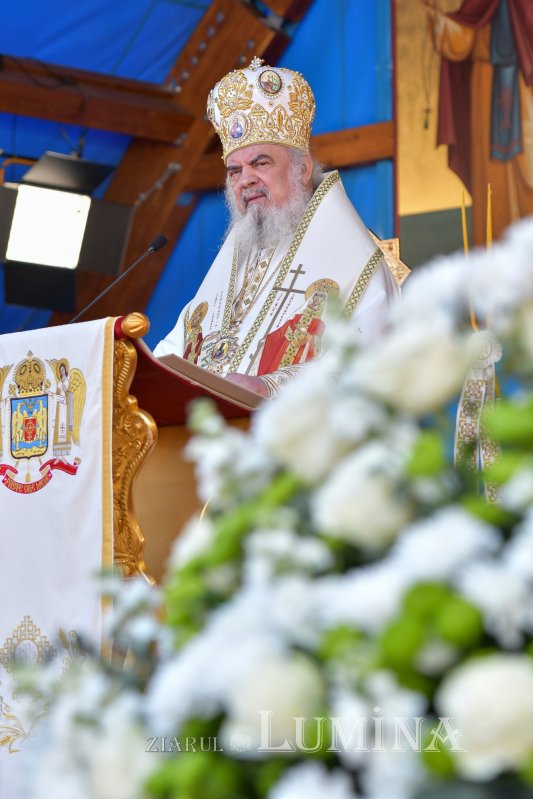 „Eliberatori ai creștinilor persecutați și protectori ai Bisericii” 254930